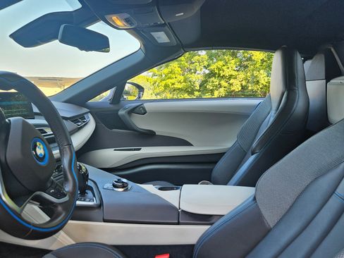 Used 2019 BMW i8 Roadster AWD/4WD image 13