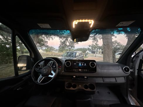 Used 2022 Mercedes-Benz Sprinter 2500 image 15