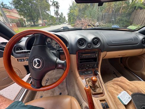 Used 2001 MAZDA MX-5 Miata LS image 10