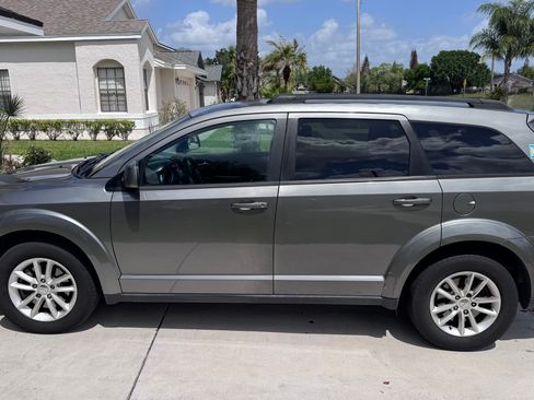 Used 2013 Dodge Journey SXT w/ Flexible Seating Group image 2