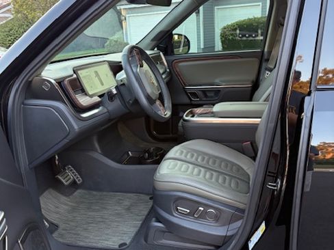 Used 2024 Rivian R1S Adventure AWD/4WD image 9
