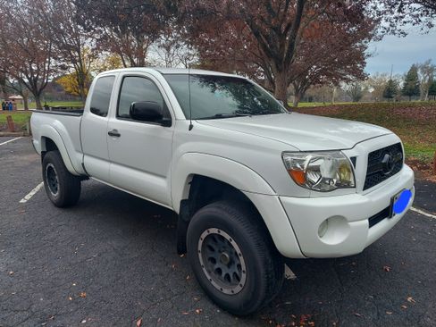 Used 2006 Toyota Tacoma PreRunner image 1