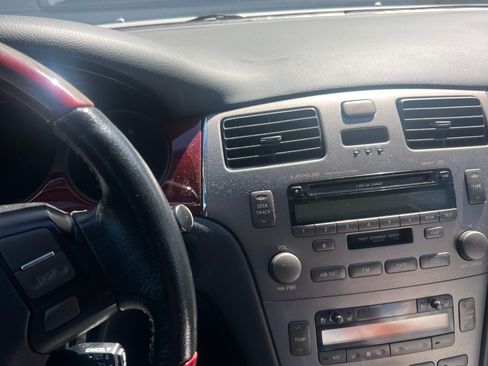 Used 2005 Lexus ES 330 330 Sedan 4D image 2