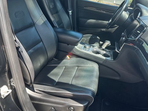 Used 2020 Jeep Grand Cherokee Overland AWD/4WD image 10