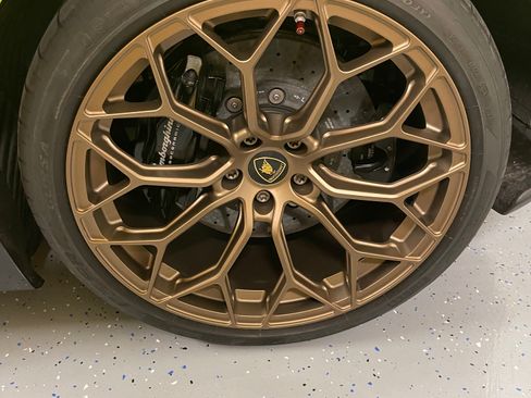 Used 2018 Lamborghini Huracan Performante AWD/4WD image 17