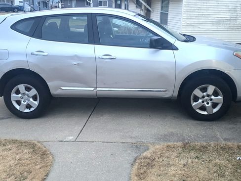 Used 2013 Nissan Rogue S image 2