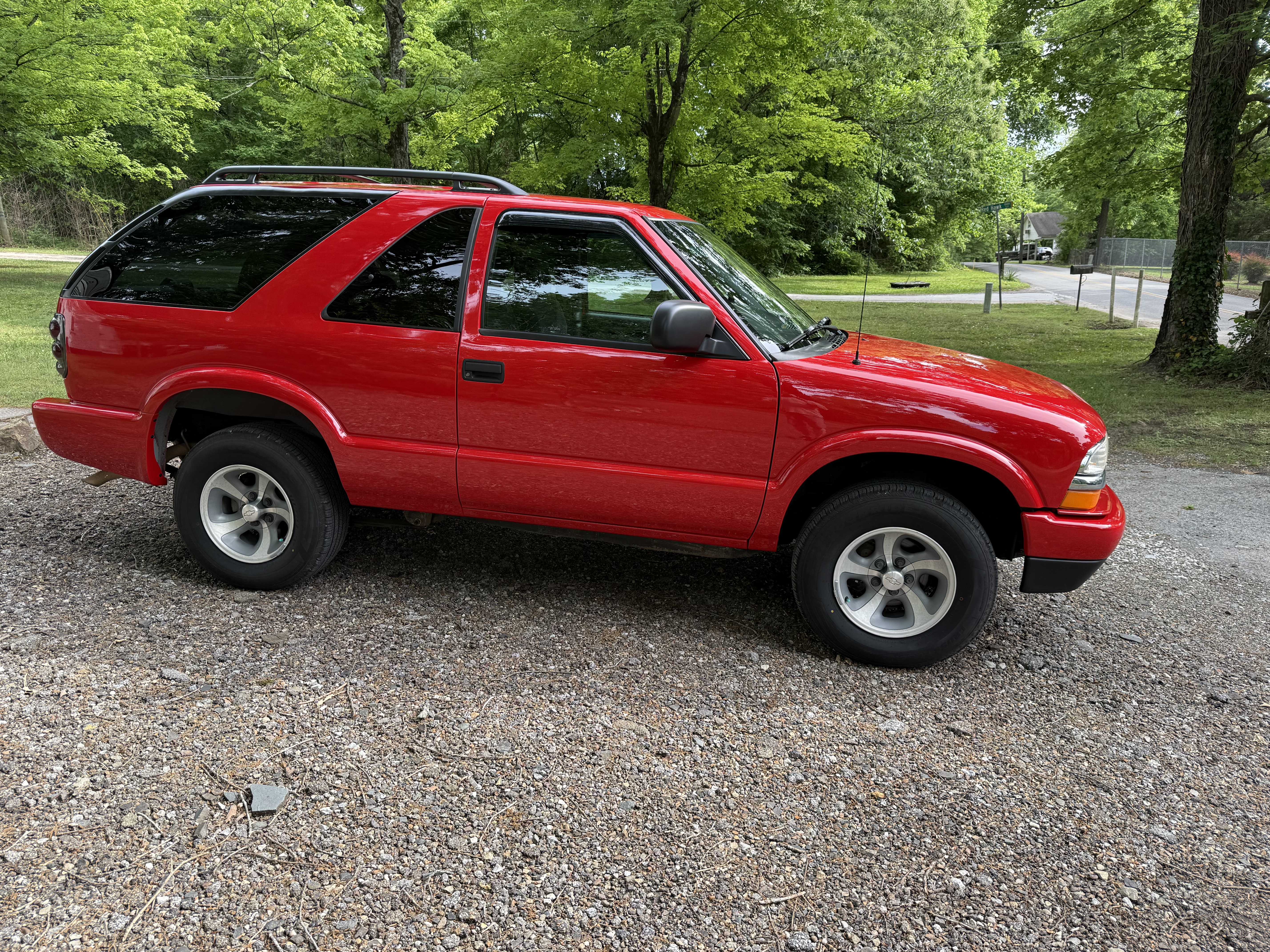 Used 1999 Chevrolet Blazer 2WD 2-Door image 2
