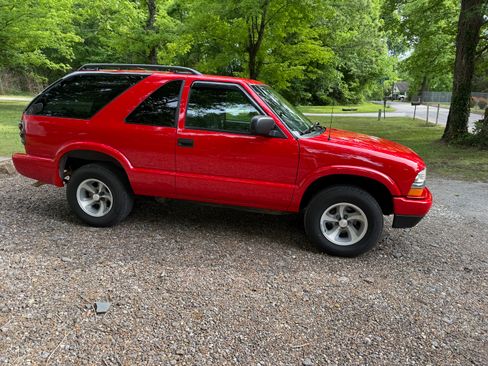 Used 1999 Chevrolet Blazer 2WD 2-Door image 2
