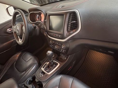 Used 2015 Jeep Cherokee Trailhawk w/ Comfort/Convenience Group image 11