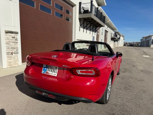 Used 2018 FIAT 124 Spider Abarth w/ Convenience Group image 12