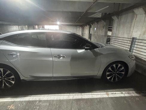 Used 2016 Nissan Maxima SR FWD image 1