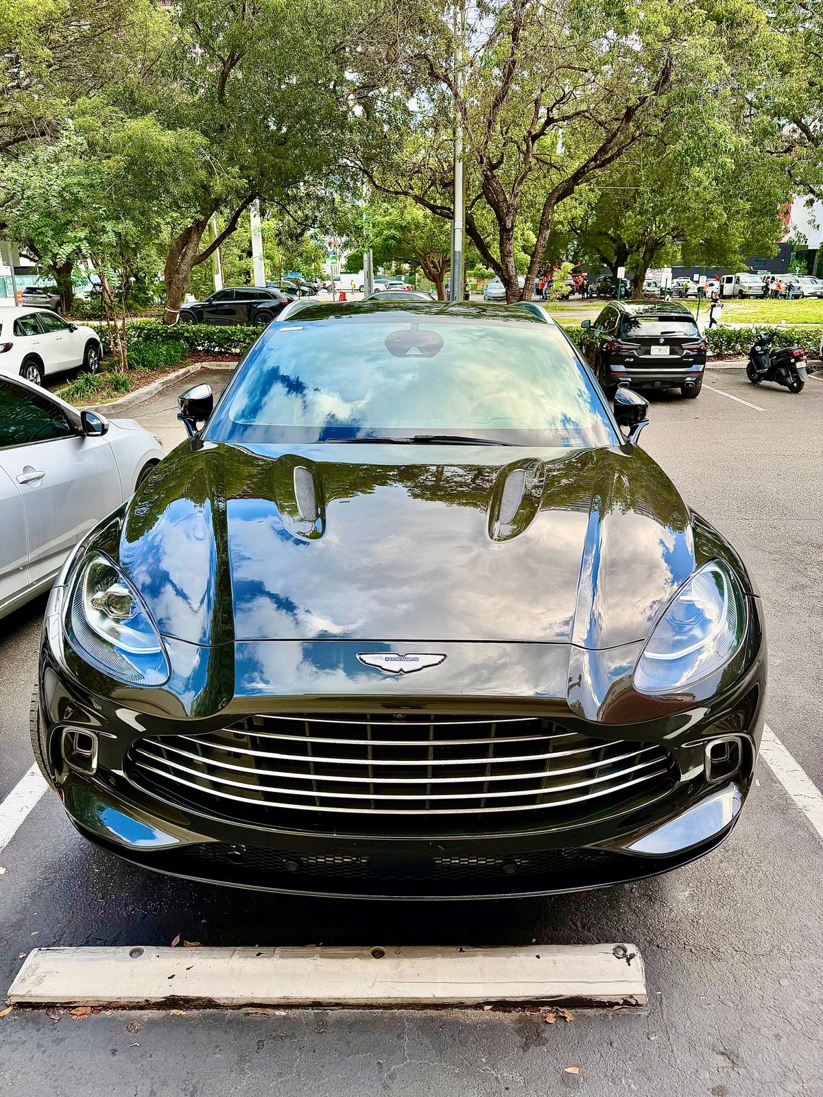 Used 2021 Aston Martin DBX AWD/4WD image 2