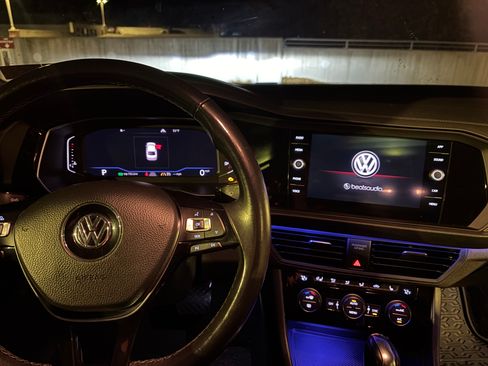 Used 2019 Volkswagen Jetta SEL w/ Cold Weather Package image 12