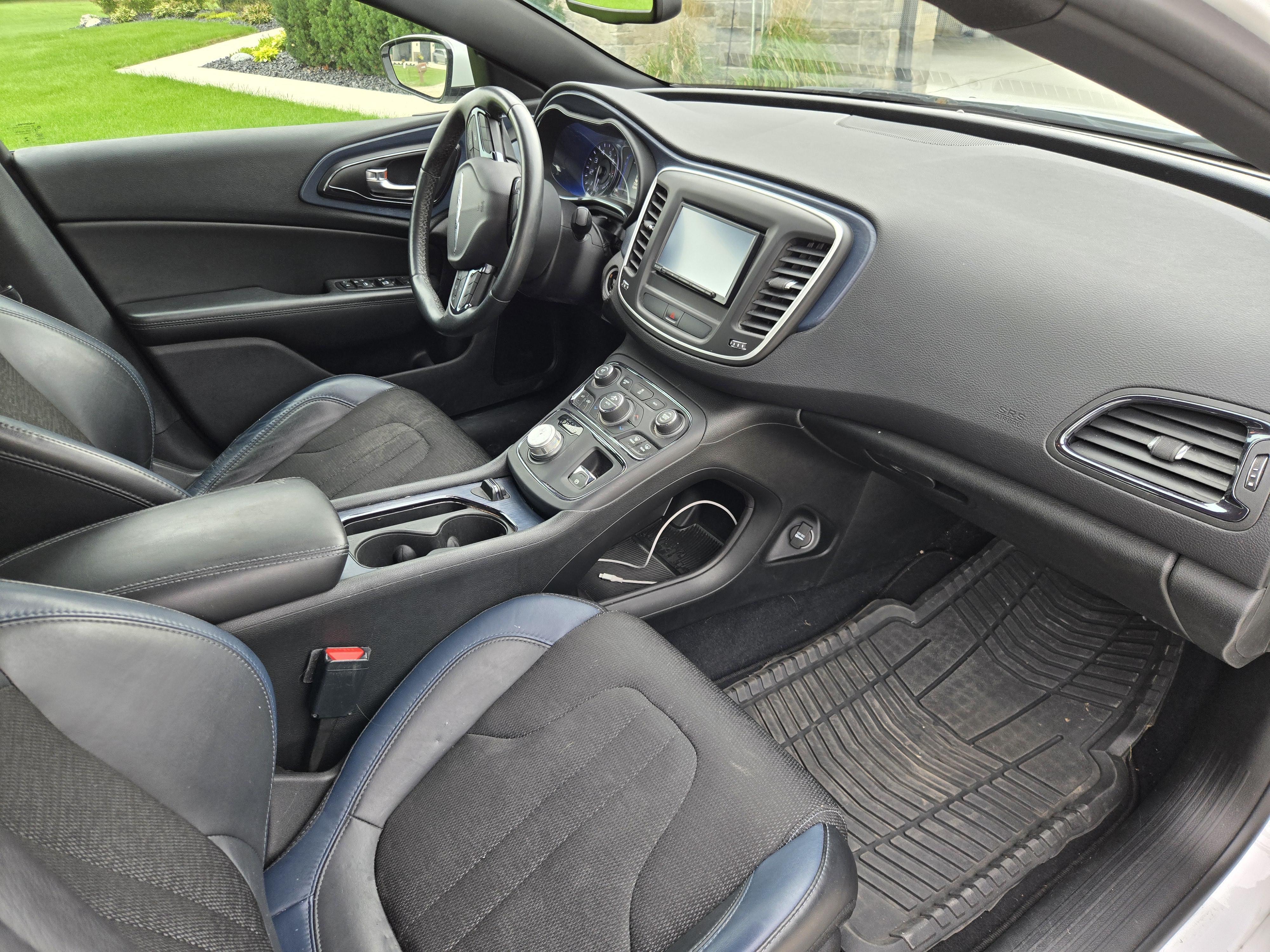 Used 2016 Chrysler 200 S w/ Comfort Group FWD image 12