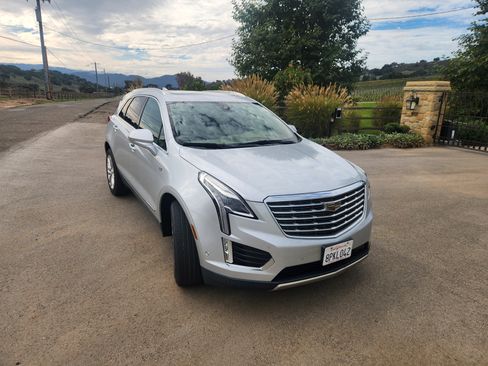 Used 2017 Cadillac XT5 Platinum w/ Driver Assist Package image 5