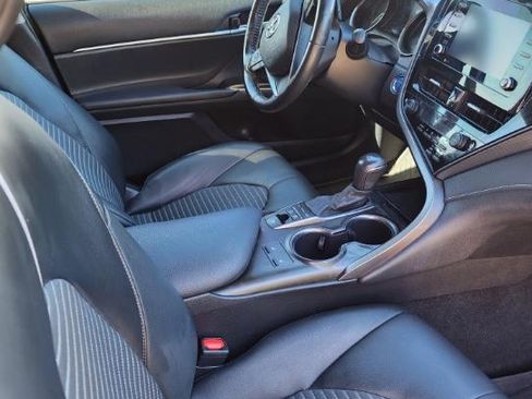 Used 2021 Toyota Camry SE w/ Cold Weather Package image 6