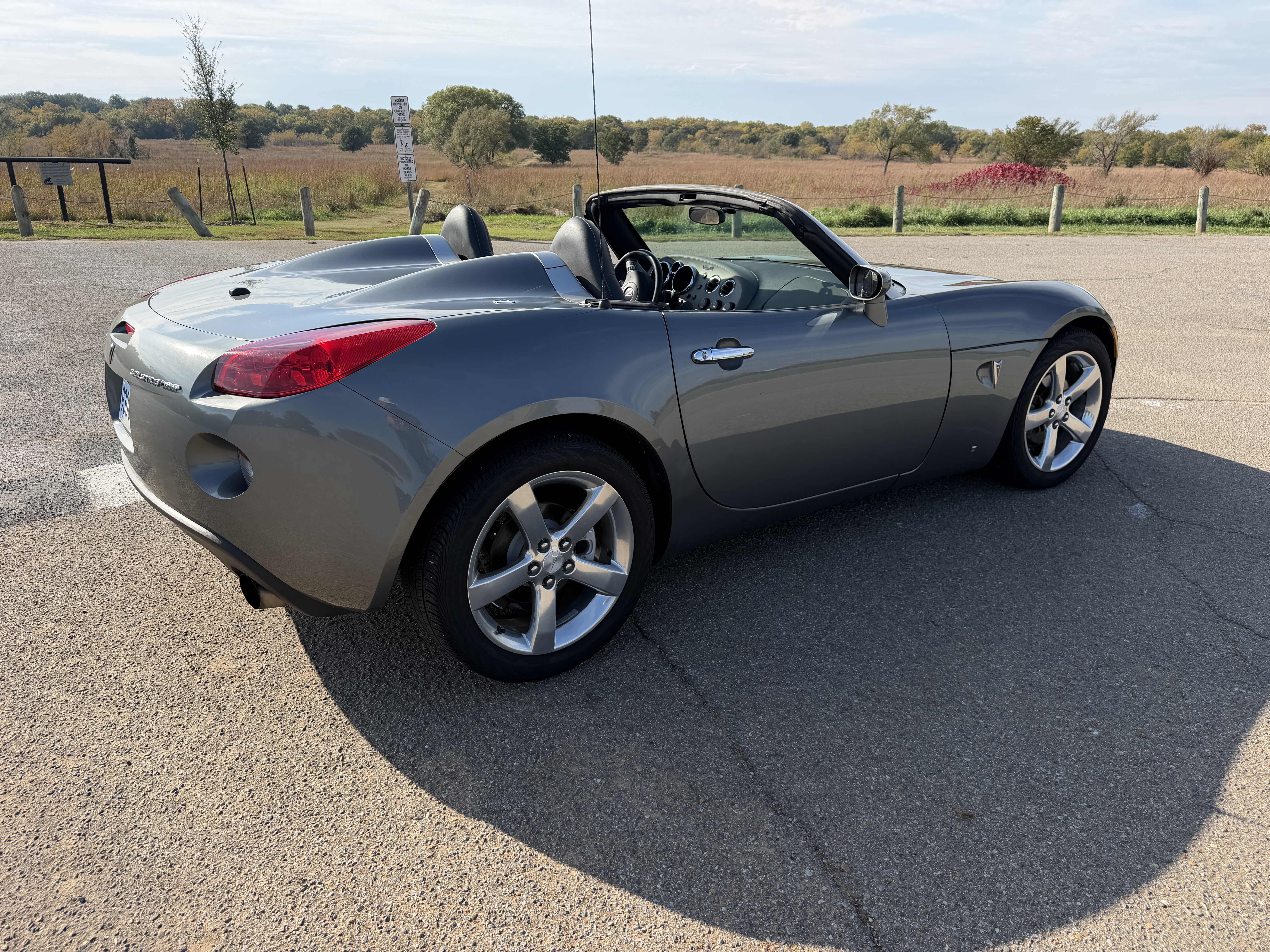 Used 2007 Pontiac Solstice GXP w/ Premium Package RWD image 17