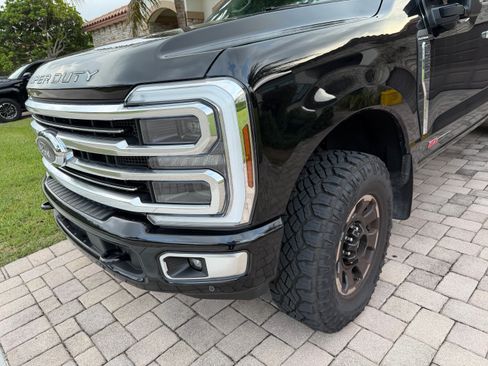 Used 2025 Ford F250 Platinum w/ Platinum Plus Package AWD/4WD image 9