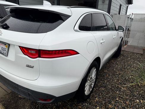 Used 2018 Jaguar F-PACE Prestige image 2