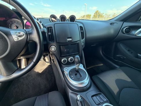 Used 2015 Nissan 370Z Touring image 12