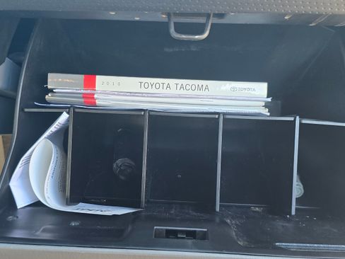 Used 2010 Toyota Tacoma 4x4 Access Cab V6 image 13