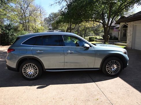 Used 2025 Mercedes-Benz GLC 300 4MATIC image 4