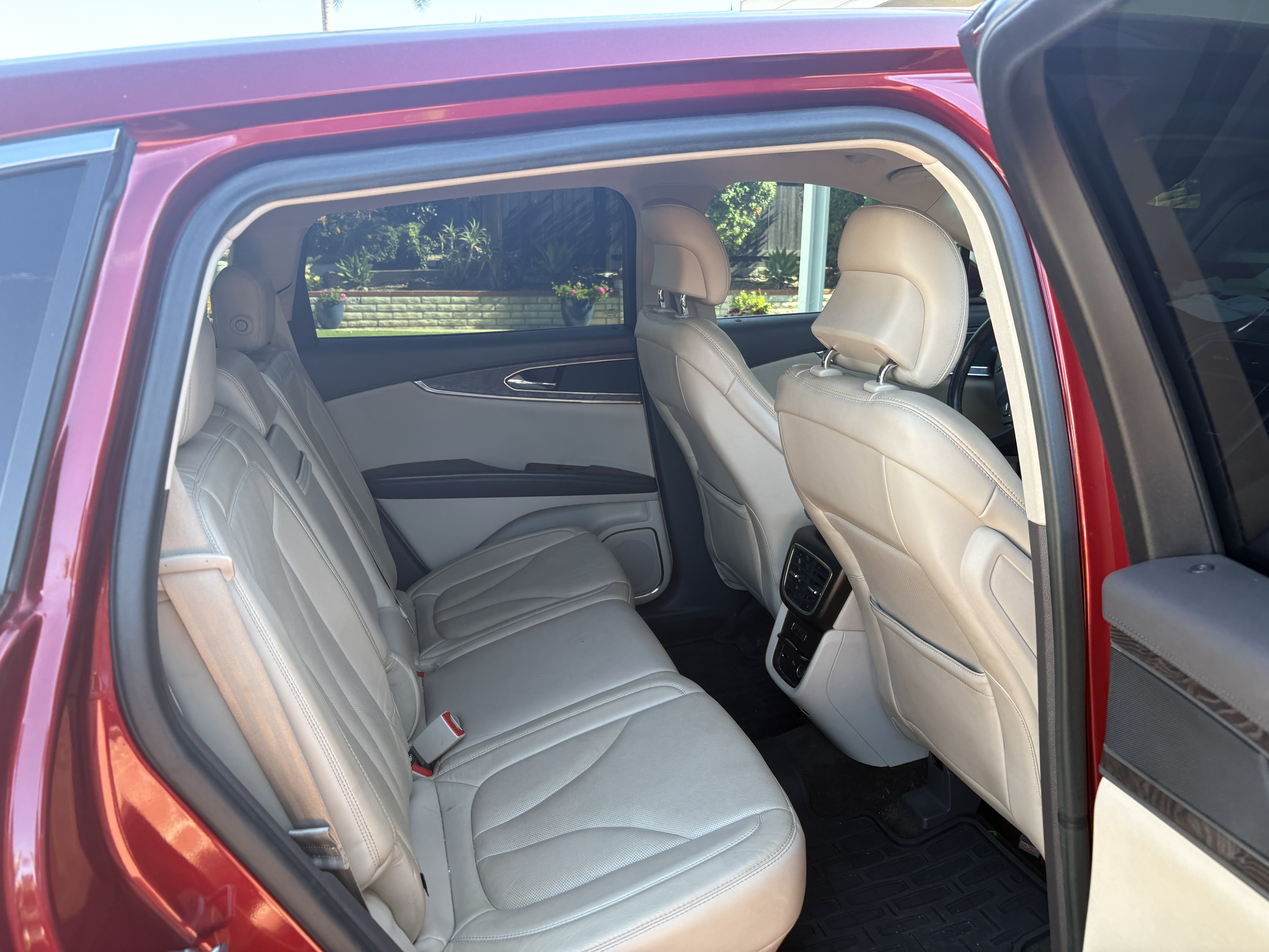 Used 2016 Lincoln MKX Reserve w/ Driver Assistance Package FWD image 8