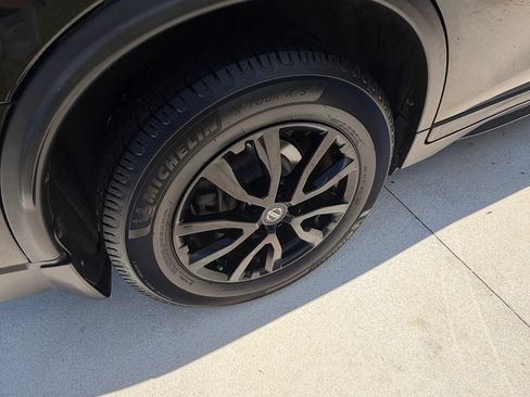 Used 2018 Nissan Rogue SV FWD image 19