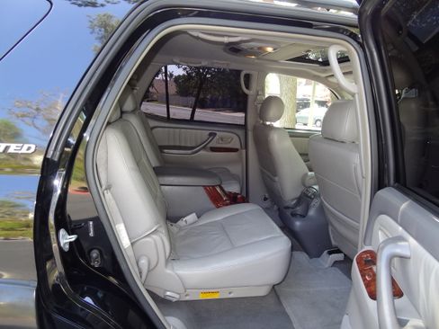 Used 2006 Toyota Sequoia Limited image 24
