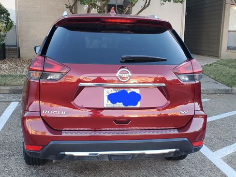 Used 2018 Nissan Rogue SV w/ Premium Package image 12