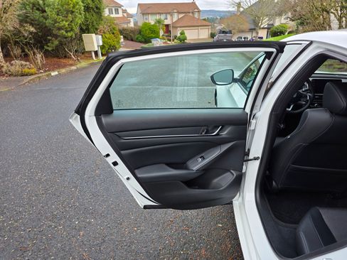 Used 2018 Honda Accord Sport image 21