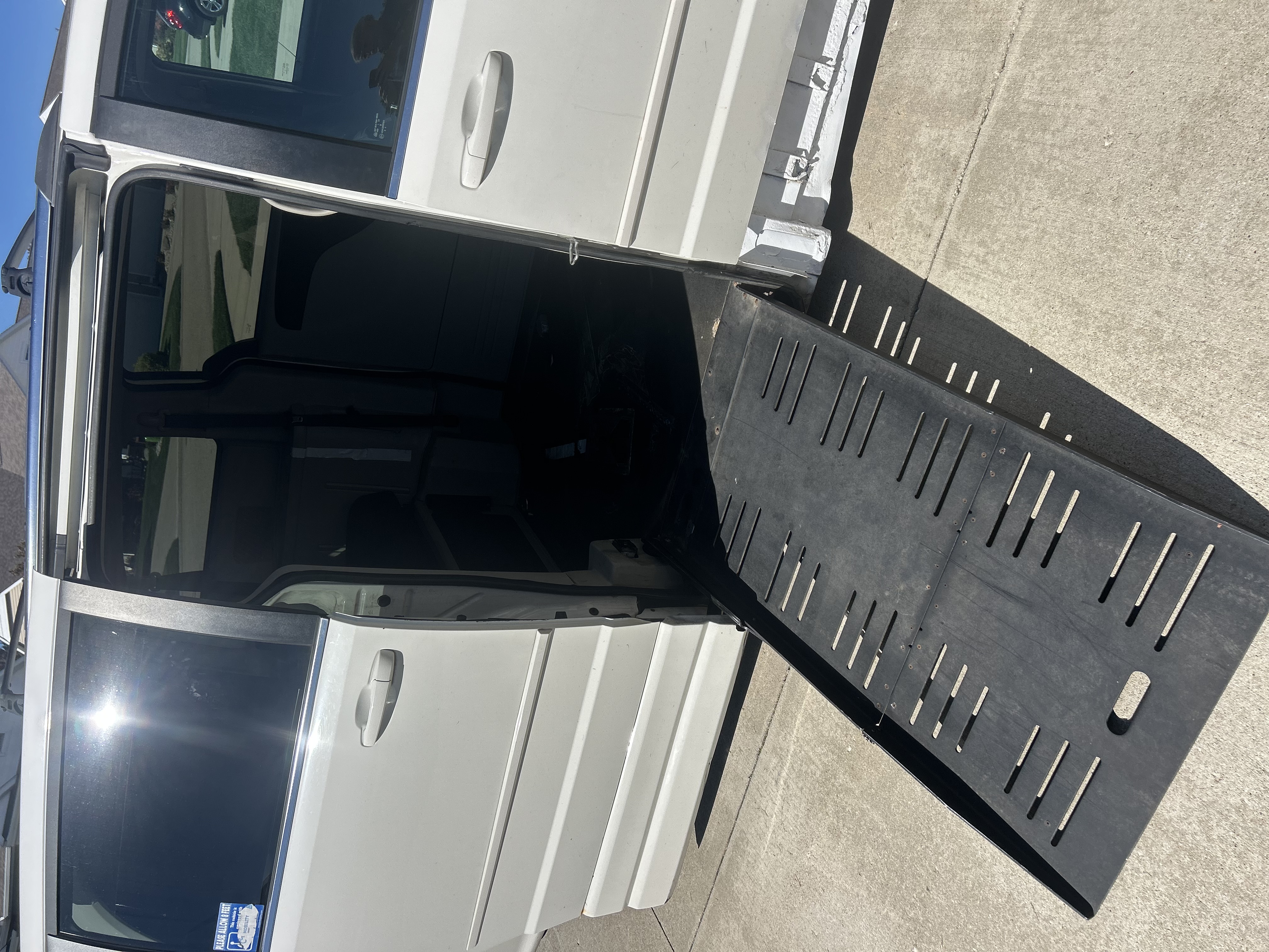 Used 2011 Dodge Grand Caravan Crew FWD image 1