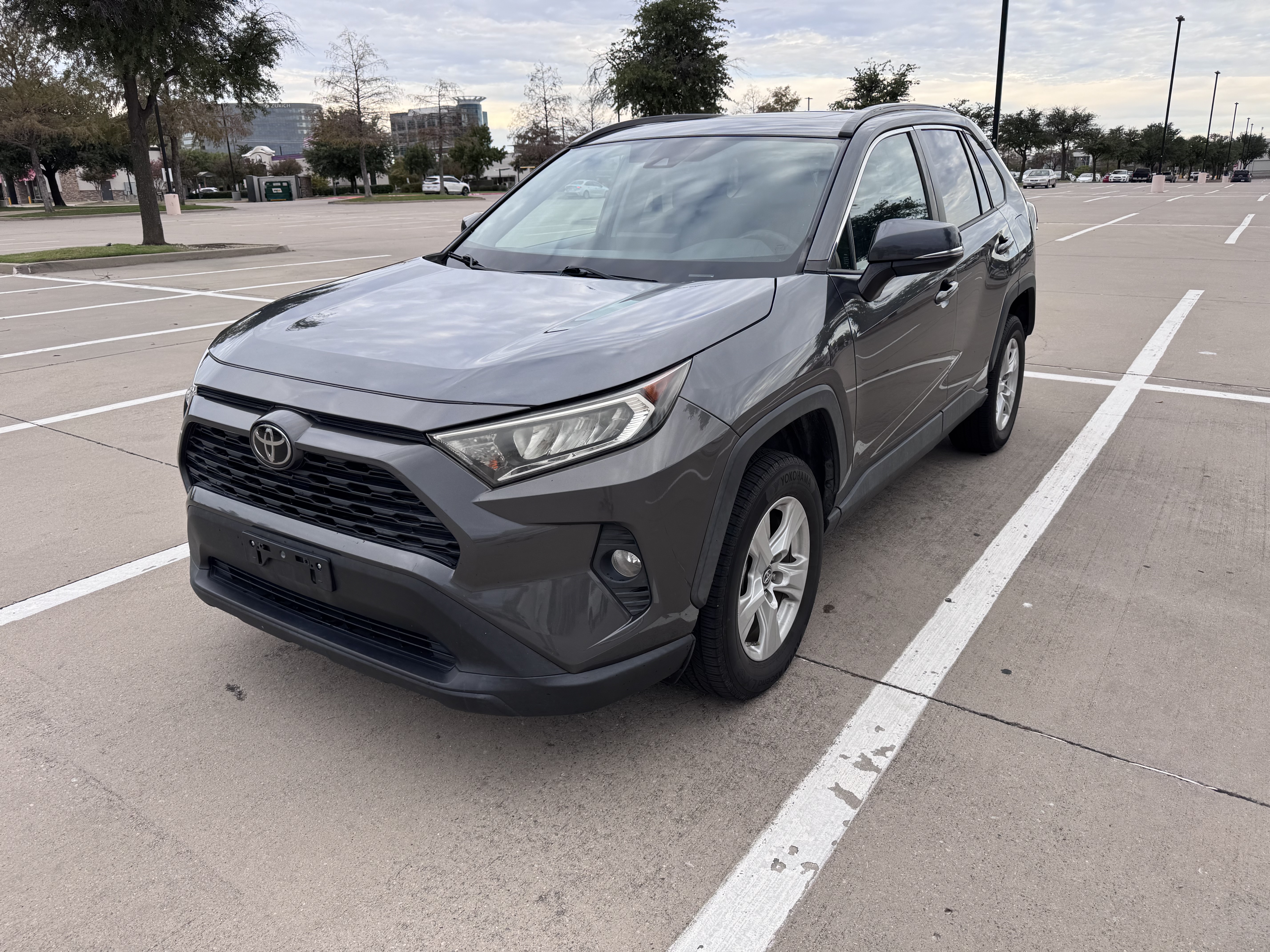 Used 2019 Toyota RAV4 XLE FWD image 2