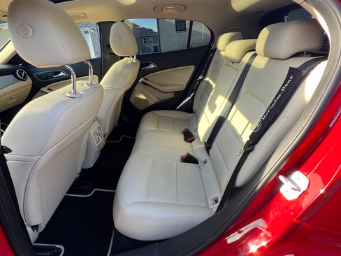 Used 2017 Mercedes-Benz GLA 250 4MATIC image 12