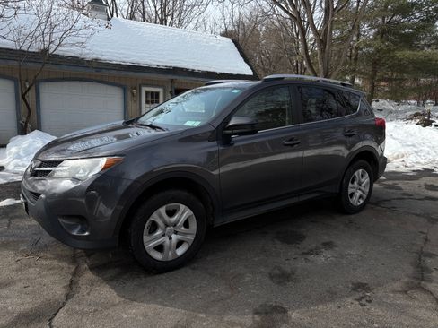 Used 2015 Toyota RAV4 LE image 5
