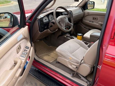 Used 2002 Toyota Tacoma PreRunner RWD image 9