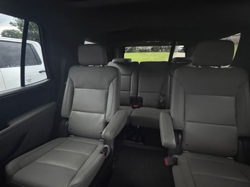 Used 2021 Chevrolet Tahoe LT w/ LT Signature Package RWD image 6