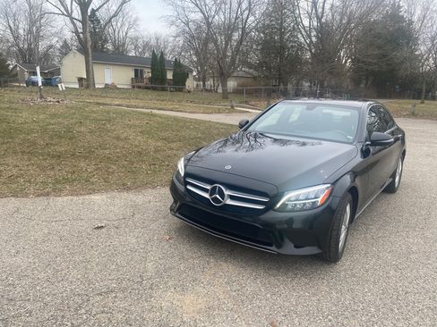 Used 2019 Mercedes-Benz C 300 4MATIC Sedan image 2
