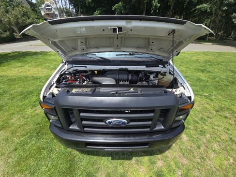 Used 2014 Ford E-150 and Econoline 150 w/ Power Group image 2