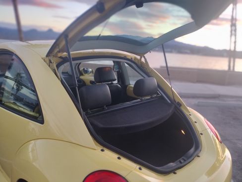 Used 2006 Volkswagen Beetle Coupe w/ Package 2 image 6