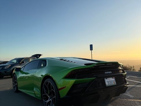 Used 2021 Lamborghini Huracan EVO image 8