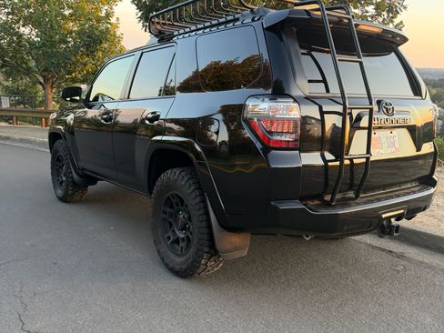 Used 2021 Toyota 4Runner Venture w/ Moonroof Package AWD/4WD image 8
