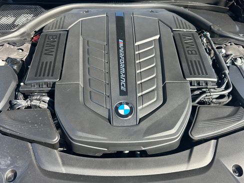 Used 2022 BMW M760i xDrive w/ Luxury Rear Seating Package image 27