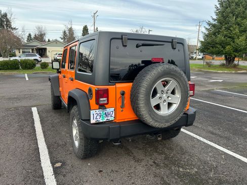 Used 2012 Jeep Wrangler Unlimited Rubicon w/ Connectivity Group image 5