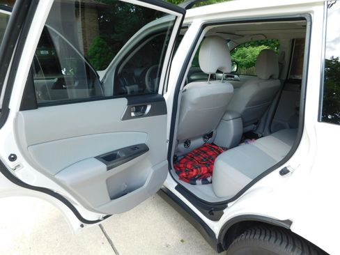 Used 2012 Subaru Forester 2.5X Premium AWD/4WD image 12