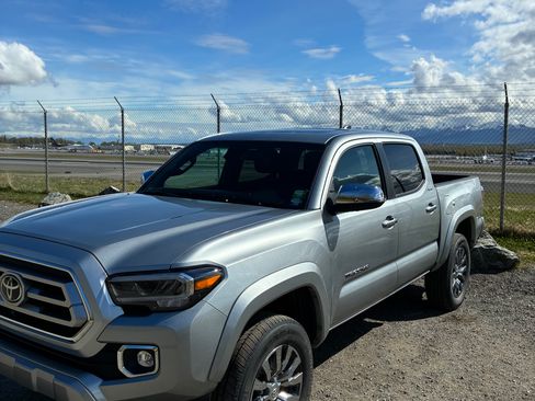 Used 2023 Toyota Tacoma Limited AWD/4WD image 4