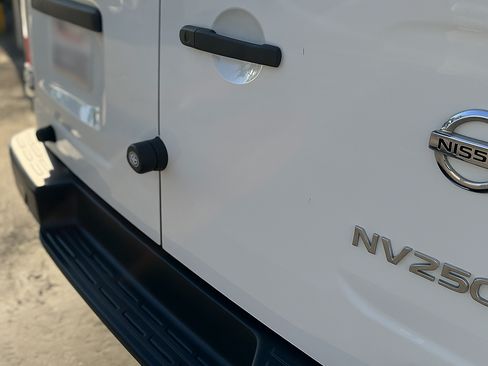 Used 2019 Nissan NV 2500 SV image 2