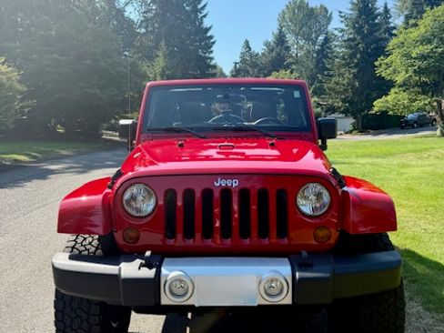 Used 2011 Jeep Wrangler Unlimited Sahara image 4