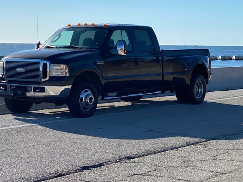 Used 2007 Ford F350 Lariat image 1