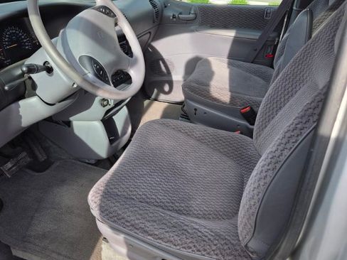 Used 2000 Dodge Grand Caravan SE image 5